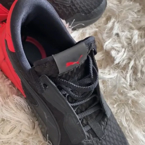 Puma sneaker Womens Black & red Athletic Cross Training Shoes - Picture 11 of 13